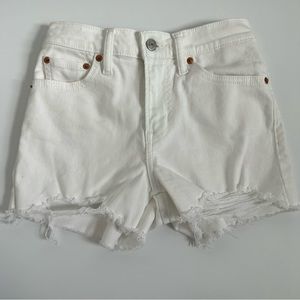 White Levi’s shorts